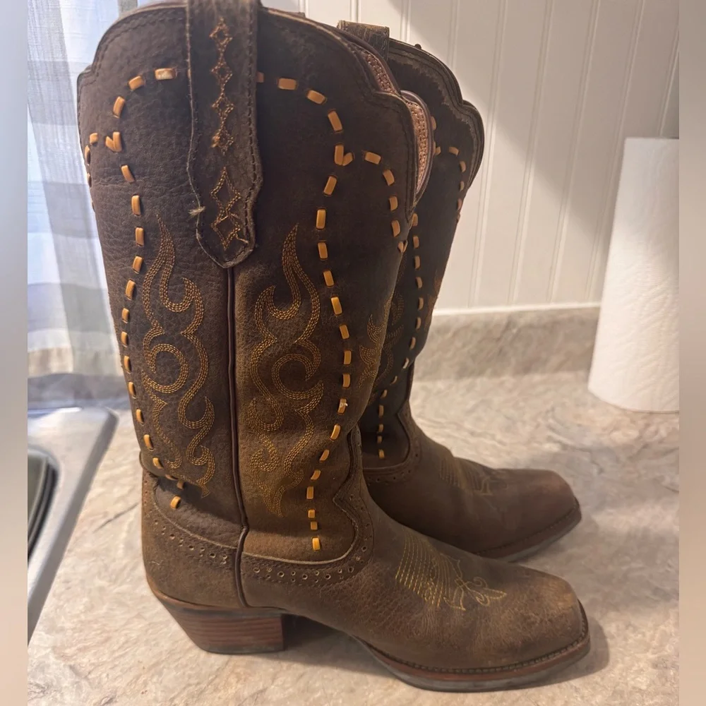 Justin Boots Brown Embroidered Western Heeled Boots - Picture 2 of 3